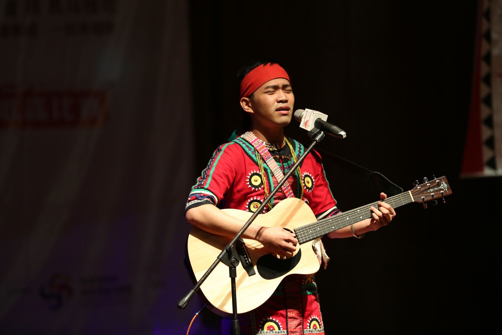 圖為去年第2屆賽事，參賽者自彈自唱，使大家沉浸在美妙的天籟美聲中。