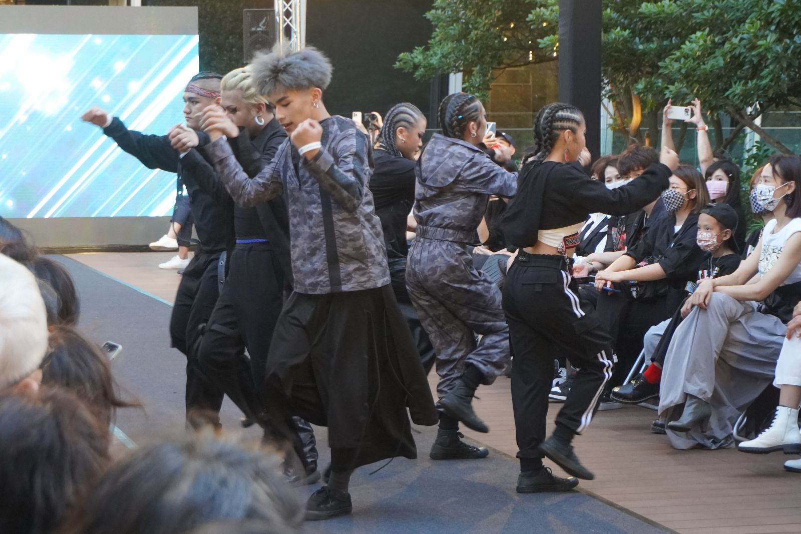 ▲舞蹈中段融合台灣原住民特色，令在場觀眾印象深刻。(圖/新北原住民族行政局提供)