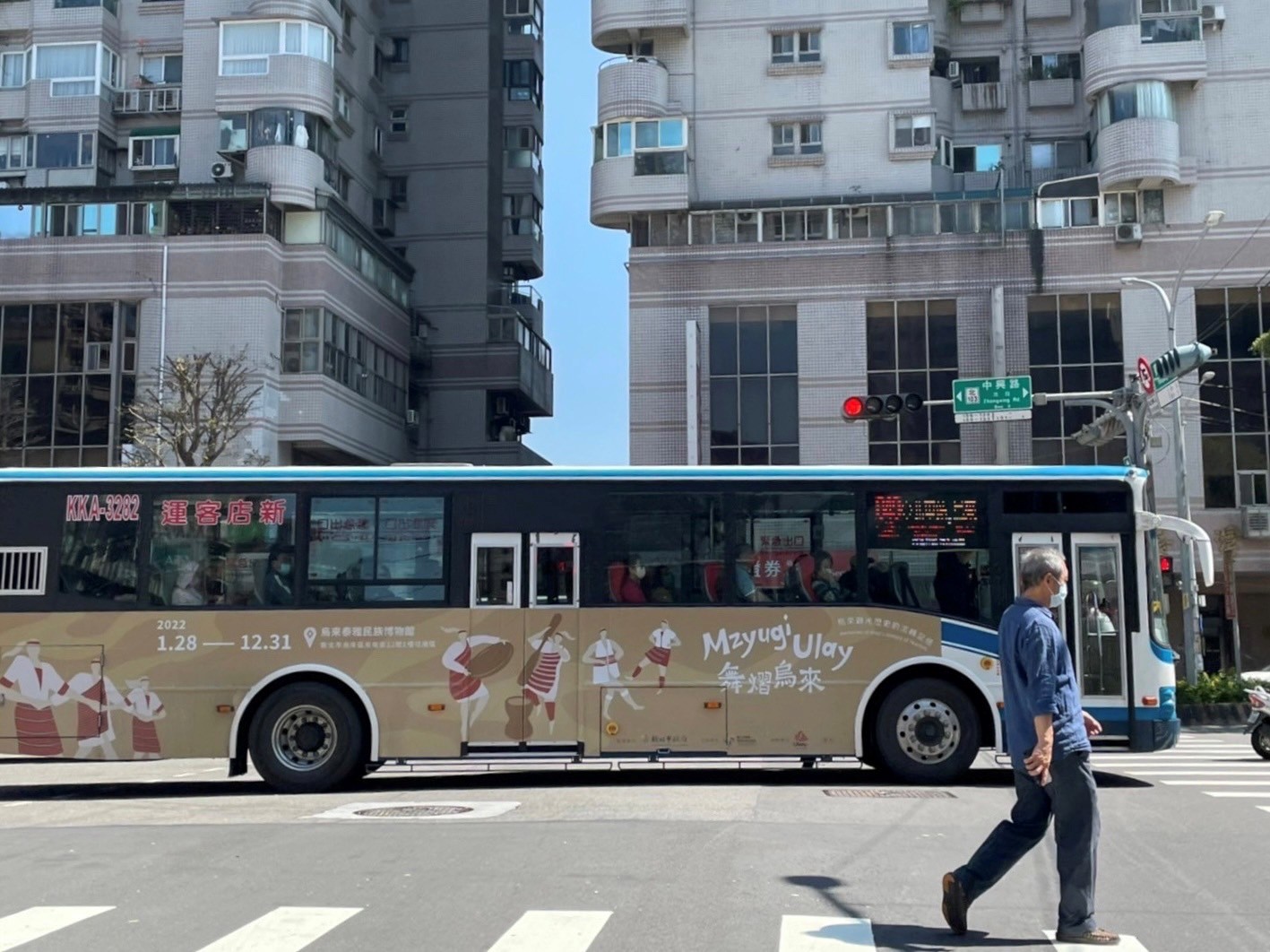 展覽廣告於新北市新店地區4路公車849、923、642與648展示，歡迎大家看到時可以來烏來走走，看看展覽散散步