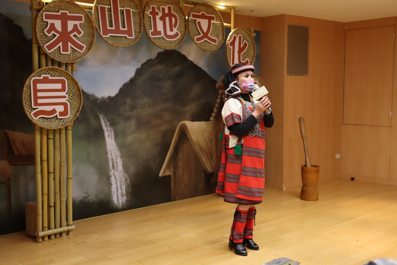 ▲由曾主唱電影「賽德克巴萊」主題曲的林秀卿(Amuy Sulu)女士演唱日語、中文與泰雅語3種版本的「烏來追情曲」(圖/新北市政府原民局提供)